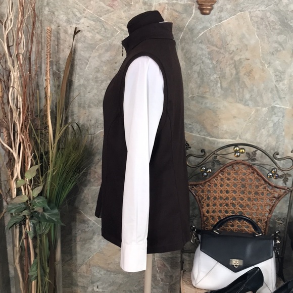 Chicos weekends 🌹 size 2 pleated deep rich chocolate brown vest With pockets - Picture 5 of 9